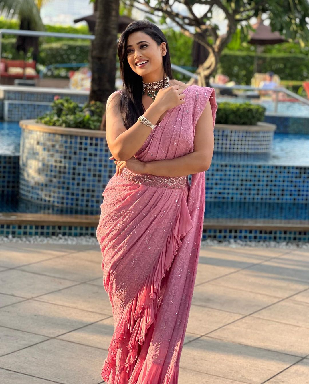 Shweta Tiwari beats age in pink saree, fans say