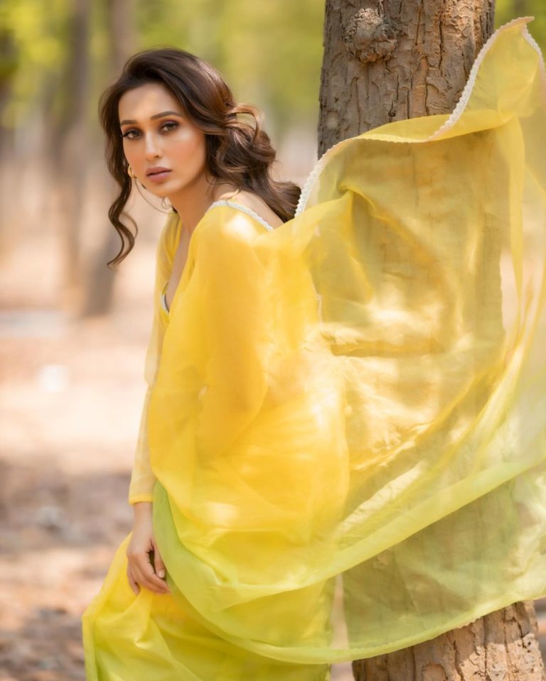 Get Mimi Chakraborty’s Effortlessly Stylish Summer Look: 5 Fashion Tips to Upgrade Your Wardrobe